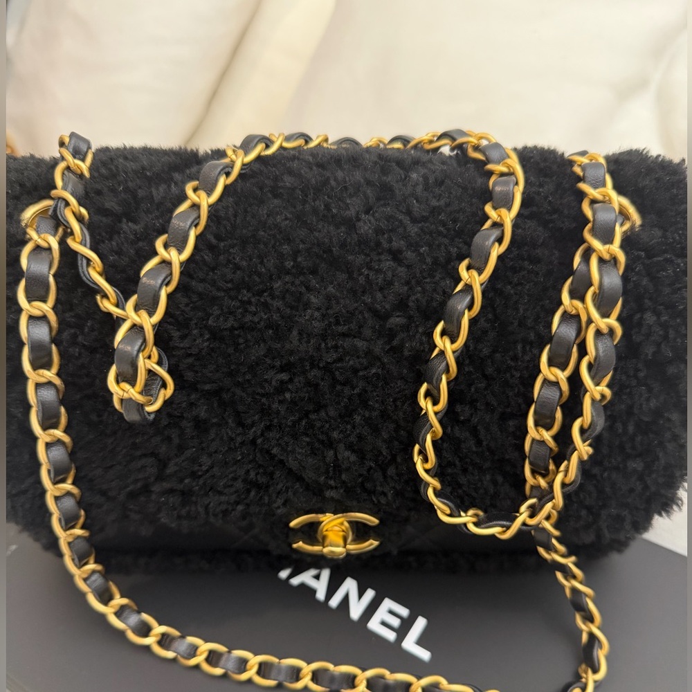 CHANEL Shearling Teddy Lambskin Black Medium Flap Bag - Picture 3 of 16